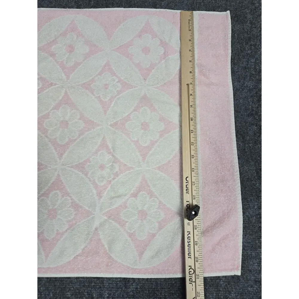 Set of Fashion Manor Decorator Collection Pink & White Floral Cotton Bath Towel
